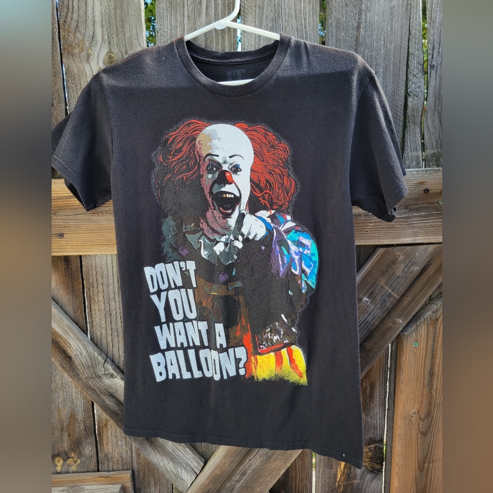 "IT THE MOVIE" t-shirt in good shape size Small